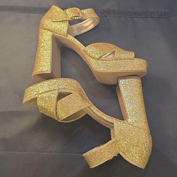 SUGAR LEEZA GOLD GLITTER CRISS-CROSS STRAP BLOCK HEEL HEIGHT SANDAL - Picture 10 of 16